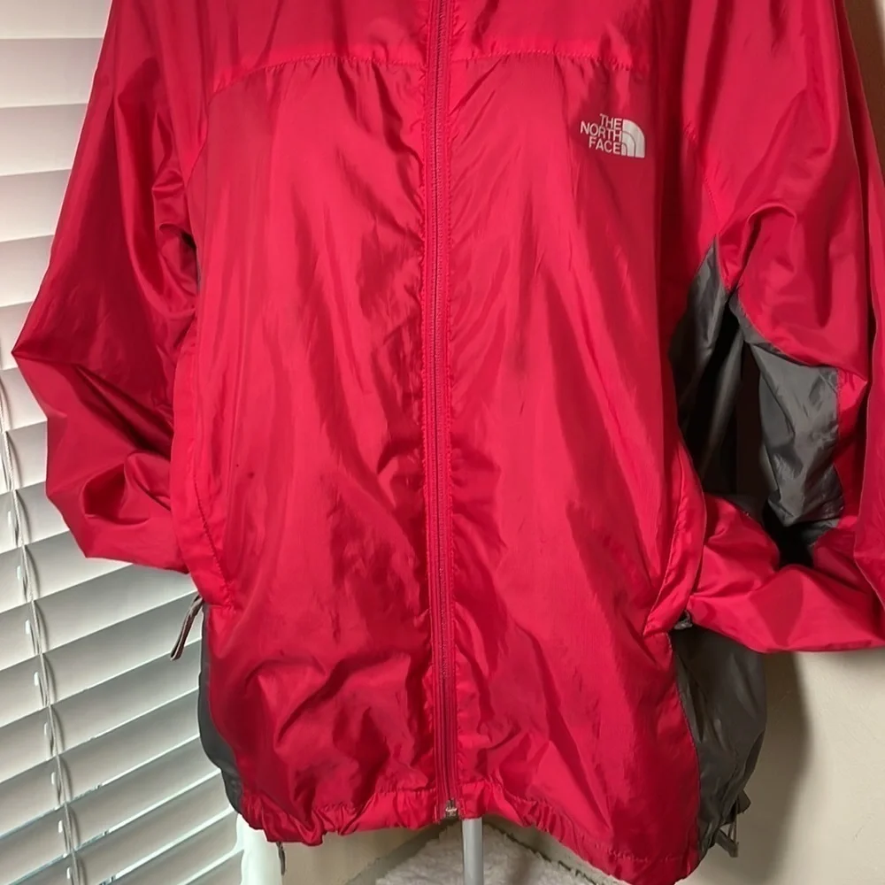 THE North Face Lined Windbreaker Size Medium